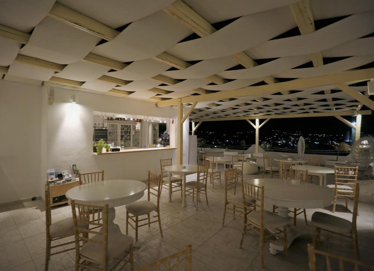אדאמאס The White Suites מראה חיצוני תמונה