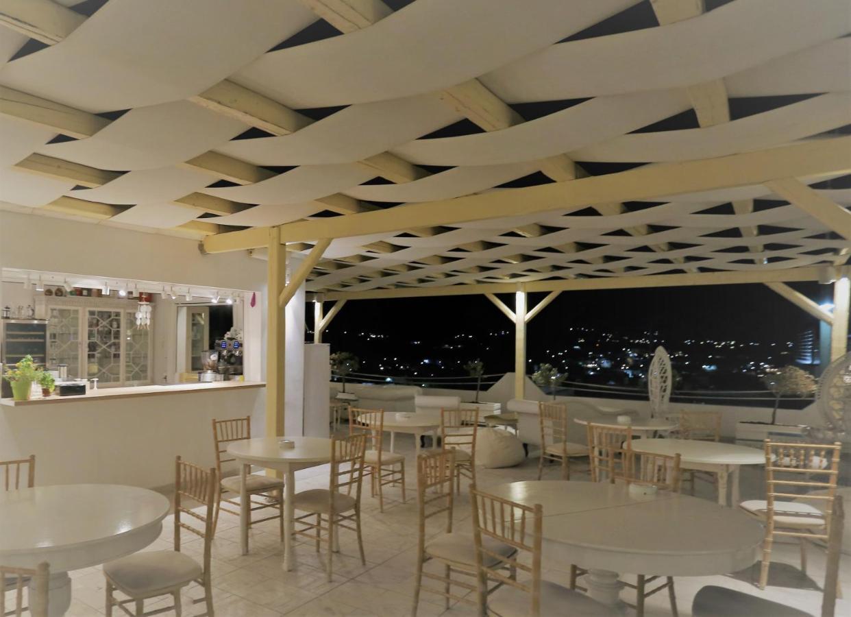 אדאמאס The White Suites מראה חיצוני תמונה